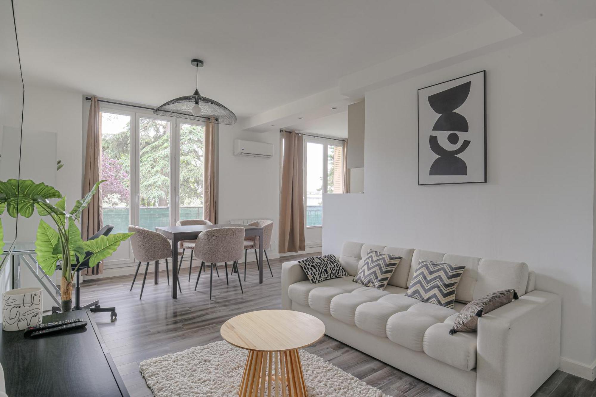 Le Pressense, Ideal Sejour Pro Ou Familiale Vénissieux Exterior foto